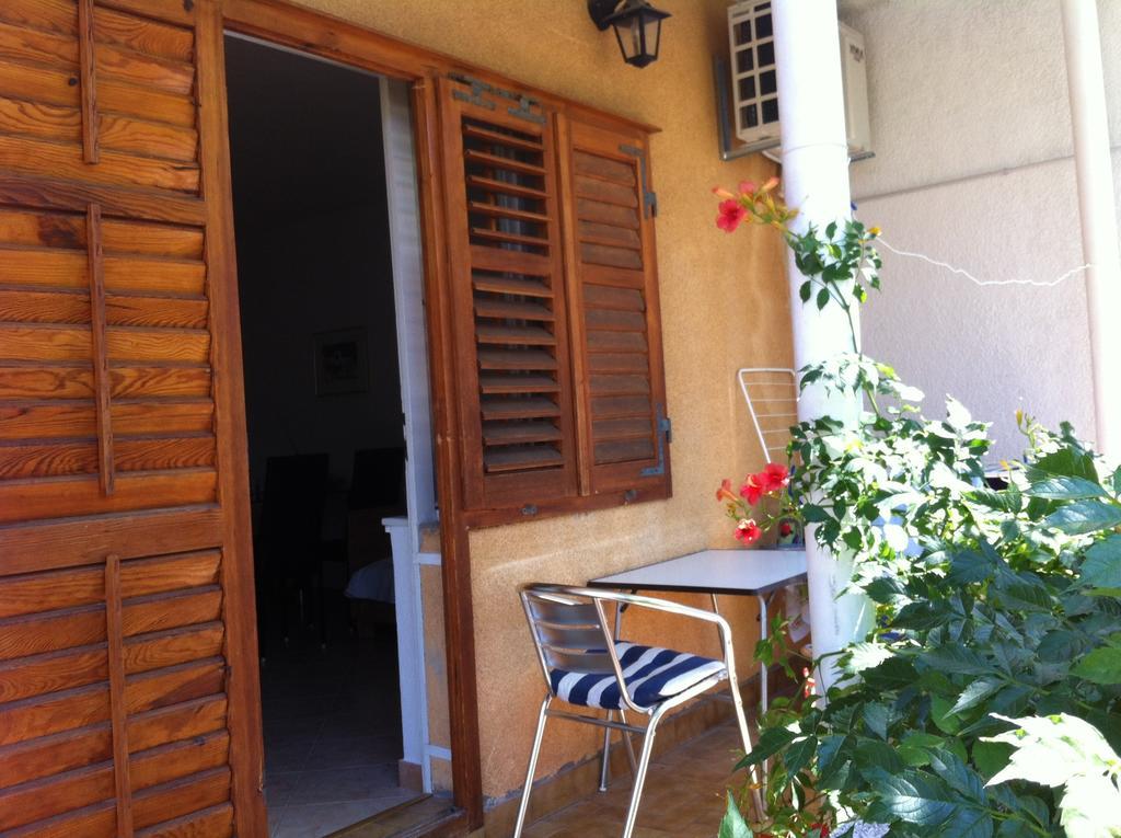 Eco-Apartments With Nice Garden Baska Voda Room photo